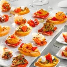 Assortiment De Mini Tapas Brochettes Facon Andalouse Piperade Basquaise Mini Tartines A Le Cretoise Carpaccio Recettes De Cuisine Cuisine Alimentation
