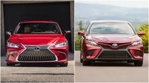 Transmission duty in this sedan is. 2020 Lexus Es Hybrid Vs 2020 Toyota Camry Hybrid What S The Difference Gearopen Com