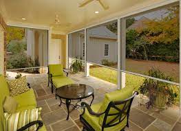 Screen queen retractable screen doors has spent more than 10 years improving the way we work in order to serve calgary and area better. Mirage Retractable Screens Klassisch Terrasse Calgary Von Gateway Sunrooms And Shades Houzz