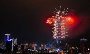 台北101, pinyin táiběi yīlíngyī), ist der name eines wolkenkratzers in taipeh, der hauptstadt von taiwan (republik china). Taipei 101 Das Ehemals Hochste Gebaude Der Welt Im Inneren Sorgt Eine 660 Tonnen Schwere Stahlkugel Dafur Die Schwingungen B Taipeh Hochste Gebaude Blogger