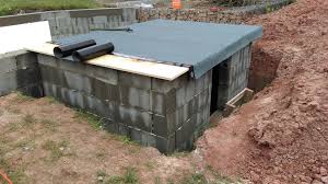 Projekt Poolbau Das Technikhaus Nach Dem Ausschachten Dem Giessen Der Bodenplatte Und Dem Bau Der Mauern War Es Nun An Der Poolbau Pool Outdoor Dekorationen