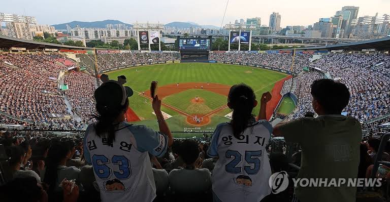 LEAD) KBO surpasses 10 mln fans for 2 yrs in row | Yonhap News Agency