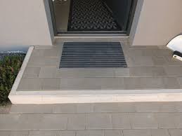 Diy Eingangspodest Mit Integriertem Schuhabstreifer Hauseingang Treppen Eingang Hauseingang Gestalten