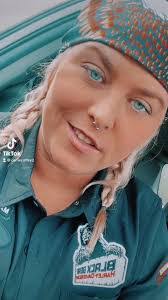 Carrie Coffey's Instagram, Twitter & Facebook