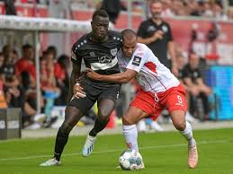 Spannende berichterstattungen und analysen immer live und in voller länge bei werder.tv 2 Liga Vfb Ubernimmt Tabellenfuhrung Heimpleite Fur Hannover 96 Spvgg Bayreuth Nordbayerischer Kurier