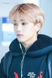 Sm entertainment has announced that due to a knee injury, nct member jisung will not be taking part in performances for the time being. Pin By Baby Moomin On Jisungie 33 Jisung Nct Nct Nct Dream