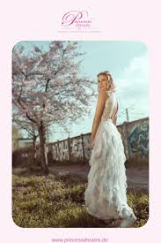 We did not find results for: Aussergewohnliches Brautkleid Fur Das Standesamt In Berlin Bei Princess Dreams Finde Dein Schlichtes Brautkleid Standesamt Brautkleid Schlicht Hochzeitskleid