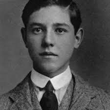 Elisa Gilbert's Instagram, Twitter & Facebook