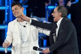 Chiamami ancora amore, il finale con greta scarano: Amici 10 I Duetti Della Finale Roberto Vecchioni E Virginio Cantano Chiamami Ancora Amore Video Zona Reality