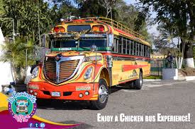 Una Experiencia En Un Chicken Bus Llamativos Colores Experiencias Unicas Y Por Supuesto Un Servicio Fuera De Lo Tradicional Bus Driver Bus Truck Art