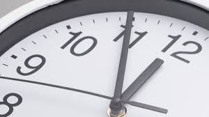 Este año el cambio de hora se realizará el próximo sábado 4 de septiembre a la medianoche, y los relojes deberán modificarse de la siguiente . Cambio De Hora Revisa Cuando Comienza El Horario De Invierno