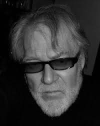 Glöckchen, Gift und Gänsebraten: 24 Weihnachtskrimis von Rügen bis ins  Zillertal : Engelke, Johannes, Ani, Friedrich, Beyersdörfer, Helga,  Birkefeld, Richard, Borrmann, Mechtild, Burger, Wolfgang, Busch, Petra,  Fölck, Romy, Förg, Nicola, Franke ...