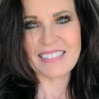 Leah Gath's Instagram, Twitter & Facebook