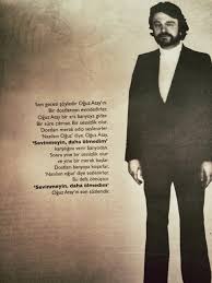 Babasının 1939'da milletvekili seçilmesiyle aile ankara'ya taşınır. Gelecegi Elinden Alinan Adam Oguz Atay Bir Parca Tuhaftik