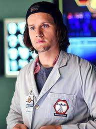 Dabei bereitet ihr abschlussjahrgang gerade eine jubiläumsfeier vor. Assistenten Serienwiki