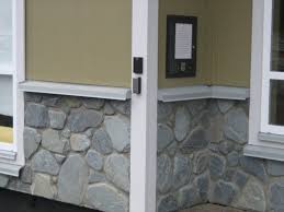 Moulded from stones found in colorado streams and valleys, river rock is shaped and perefected by mother nature after decades of smooth running water and shifting river banks. River Rock Exterior Wainscot K2 Stone