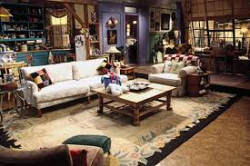 In the first season, monica lived in apartment number 5. Decorate An Apartment In F R I E N D S Style Monica S Place Cute Furniture