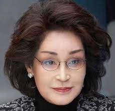 هي مدمنة على العمل وتريد أن تصبح أول رئيسة تنفيذية أنثى في الشركة. Who Is Lee Myung Hee Dating Lee Myung Hee Boyfriend Husband