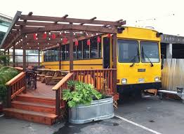 Ten Crazy And Amazing Restaurants Located Inside Vehicles In 2020 Food Park Coffee Food Truck Food Truck