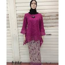 Lihat ide lainnya tentang gaun, gaun pesta, pesta. Jual Kebaya Modern Setelan Brukat Rinjani Warna Magenta Dan Rok Plisket Jakarta Barat Kebaya Top Tokopedia