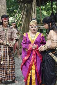 Several Ancient Filipino Men From The Warrior Class And A Woman From The Noble Class Filipino Clothing Filipino Tattoos Filipino Fashion