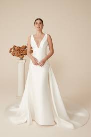 Exklusive modelle, die zum jeweiligen individuellen typ passen, tragen viel zum. Elegante Und Raffinierte Brautkleider Justin Alexander