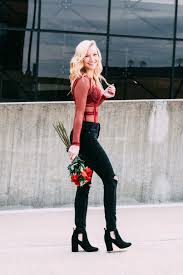 Our valentine's date night plans usually consist of going out for dinner on one of the weekends preceding or following everyone's favorite hallmark i added a red bag to make the monochromatic outfit pop, and of course the red is a nod to valentine's day! Valentine S Day Date Night Outfits What To Wear On Valentine S Day Cute Valentines Day Outfits Day Date Outfits Date Night Outfit