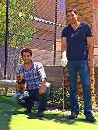 Pin By Carolina Gonzalez On Jonathan And Drew Scott Jonathan Silver Scott Scott Brothers Jonathan Scott