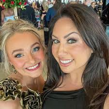 Molly Cate's Instagram, Twitter & Facebook