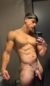 Todos os nudes do influencer Leo Nastacio pelado e mostrando o pênis duro.  | Todos Famosos Nus