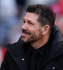 La reacción de "Cholo" Simeone y Nelson Vivas por la presión de Conor  Gallagher
