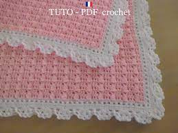 pdf crochet couverture bebe en rose orne d une belle bordure dentelle blanche faci couverture bebe couverture bebe crochet facile couverture bebe crochet
