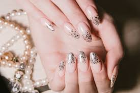 14 Glam New Year S Nail Ideas New Year S Eve Nail Art 2020