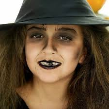 Le déguisement de sorcière est un grand classique d'halloween. Comment Faire Un Maquillage De Sorciere De Halloween Archzine Fr