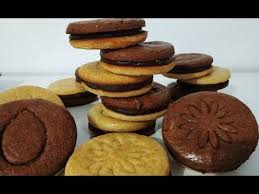 Decouvrez Une Recette De Biscuits Black White Moitie Vanille Moitie Cacao Les Deux Unies Par Une Delicieuse C Recette Biscuit Biscuits Recette