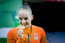 De titelverdedigster kwam in de kwalificaties tot een score van 13,866 en dat was niet genoeg voor een plek in de eindstrijd. Gouden Medaille Voor Sanne Wevers Van Sportstad Heerenveen Omrop Fryslan
