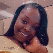 Mae Callahan's Instagram, Twitter & Facebook