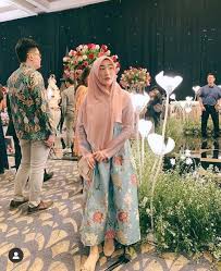 Hal itu diungkapkan larissa chou sendiri. Intip 4 Gaya Hijab Syar I Ala Larissa Chou Cute Dan Modis Okezone Muslim