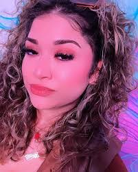 Juliette Silva's Instagram, Twitter & Facebook