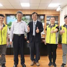 榮服處拜會建國科大楊雨榮 強化合作共創雙贏 pantsuit suits fashion