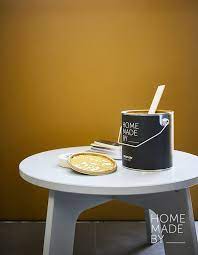 home made by stijl loft najaar 2018 muurverf verf kleur inspiratie sfeervol interieur trends tijdloo muur okergeel muur kleuren slaapkamer verf