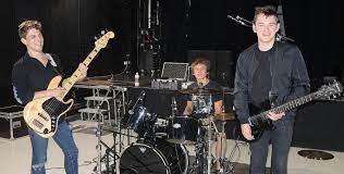 Последние твиты от fête de la musique (@fetemusique). Le Telegramme Saint Brieuc Fete De La Musique Bonjour Minuit Deniche Les Futurs Talents