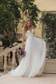 Check spelling or type a new query. Brautkleider Designer Schnittformen Und Royale Hochzeitskleider Brautkleid Brautmode Kleid Hochzeit
