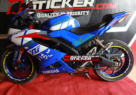 Decal stiker honda all new cbr150r black bluea dan fullbody sehingga seluruh body motor tertutup full dengan stiker, selain tampilan motor lebih keren bisa untuk melindungi body motor lebih awet dan aman bagi cat motor original pabrikan. R15 V3 Logo Sticker Novocom Top