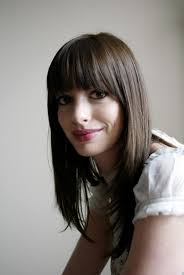 Though anne hathaway admits to being inconsolable when she chopped off all her hair for les misérables, she's clearly taken to the style since, rocking the same sideswept short cut for a few years now. Pin On Anne Hathaway