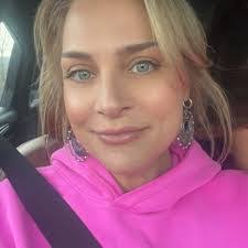 Mavis Vincent's Instagram, Twitter & Facebook