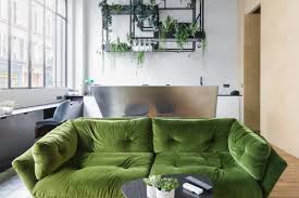 Entire Home Apt In Paris France Located On The Ground Floor L Atelier Martel Has Been Redesigned By Studio Hyle Canape Velours Vert Canape Velours Maison