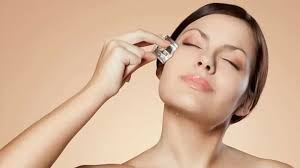 Korean Glass Skin: উজ্জ্বল ত্বক চাইলে চালের জলে মেশান কিছু বিশেষ উপকরণ, বরফ  বানিয়ে মুখে লাগান রোজ, টুকিটাকি নিউজ