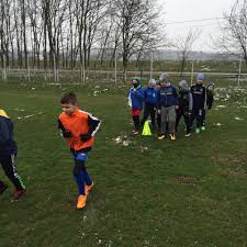 Separați albușurile și gălbenușurile ouălor, astfel încât niciun strop de gălbenuș să nu ajungă în albușuri. Fc Phoenix Diosig Home Facebook