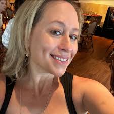 Howdy guys! Isn't there a pass holder lounge at EPCOT? And where? 😃